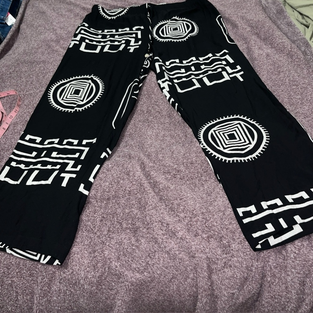 Ashro Black and White Patterned Pants Lounge pants